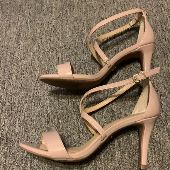 EUC Thalia Sodi beige heel sandals! Size 6 - Picture 2 of 7